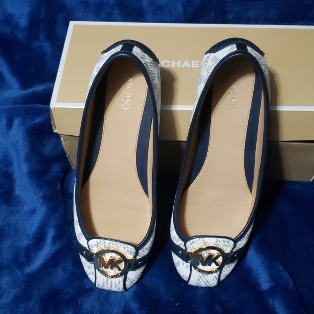 Micheal Kors signature flats sz9